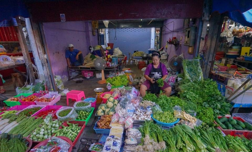 Chị bán rau ở chợ đầu mối chia sẻ: 4 loại rau tăng sốc nhất tháng này – và 4 món rẻ bằng một nửa để thay thế ngay- Ảnh 1. Chị bán rau ở chợ đầu mối chia sẻ: 4 loại rau tăng sốc nhất tháng này – và 4 món rẻ bằng một nửa để thay thế ngay- Ảnh 1.