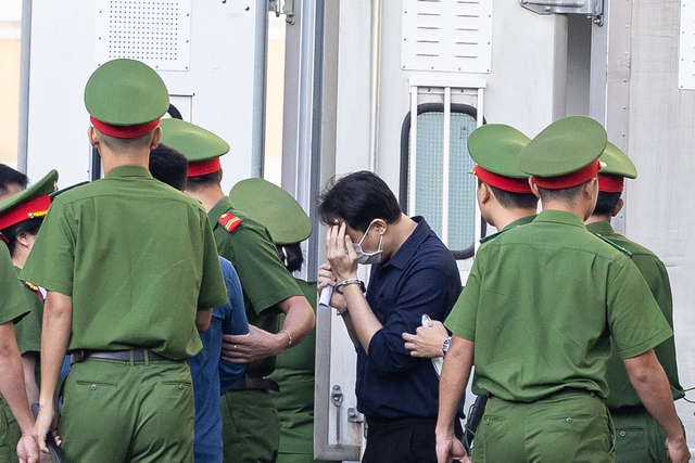 Xét xử vụ kẹo Kera: Những hình ảnh đầu tiên tại toà của Hoa hậu Thuỳ Tiên, Hằng Du Mục và Quang Linh Vlog- Ảnh 5. Xét xử vụ kẹo Kera: Những hình ảnh đầu tiên tại toà của Hoa hậu Thuỳ Tiên, Hằng Du Mục và Quang Linh Vlog- Ảnh 5.