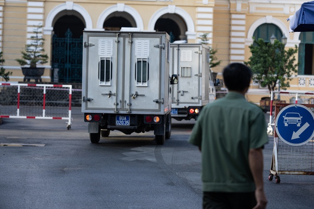 Xét xử vụ kẹo Kera: Những hình ảnh đầu tiên tại toà của Hoa hậu Thuỳ Tiên, Hằng Du Mục và Quang Linh Vlog- Ảnh 6. Xét xử vụ kẹo Kera: Những hình ảnh đầu tiên tại toà của Hoa hậu Thuỳ Tiên, Hằng Du Mục và Quang Linh Vlog- Ảnh 6.