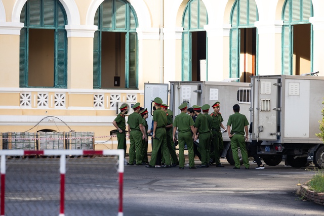 Xét xử vụ kẹo Kera: Những hình ảnh đầu tiên tại toà của Hoa hậu Thuỳ Tiên, Hằng Du Mục và Quang Linh Vlog- Ảnh 7. Xét xử vụ kẹo Kera: Những hình ảnh đầu tiên tại toà của Hoa hậu Thuỳ Tiên, Hằng Du Mục và Quang Linh Vlog- Ảnh 7.