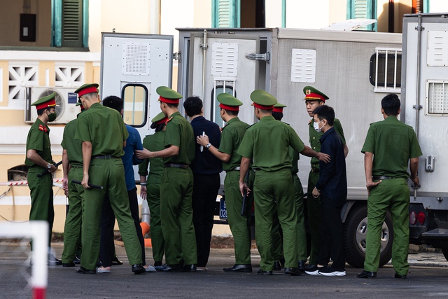 Xét xử vụ kẹo Kera: Những hình ảnh đầu tiên tại toà của Hoa hậu Thuỳ Tiên, Hằng Du Mục và Quang Linh Vlog- Ảnh 8. Xét xử vụ kẹo Kera: Những hình ảnh đầu tiên tại toà của Hoa hậu Thuỳ Tiên, Hằng Du Mục và Quang Linh Vlog- Ảnh 8.