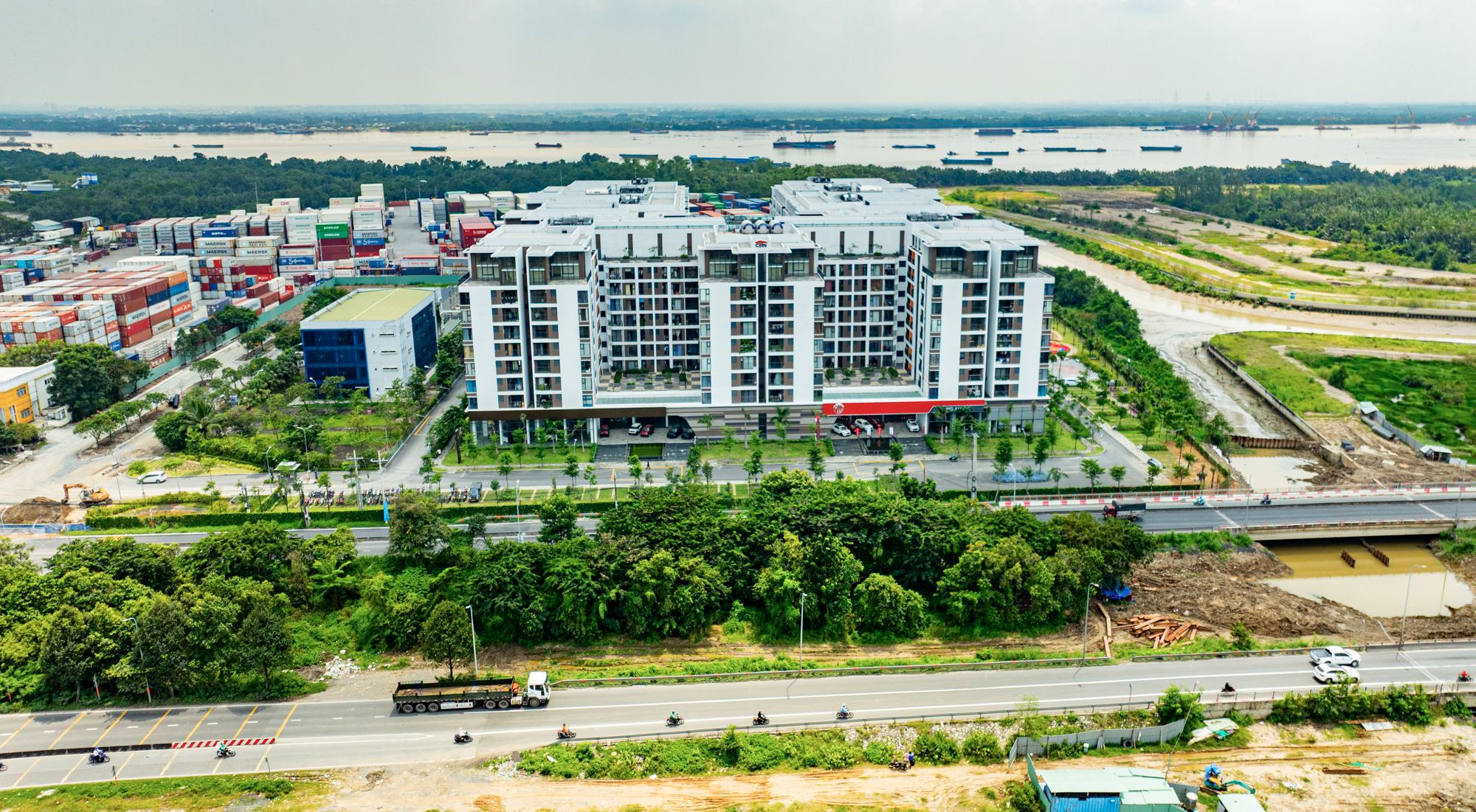 TP.HCM: Đoạn đường dài 8 km nhưng có hơn 10.000 căn hộ chung cư, nối cảng lớn nhất với sân bay rộng nhất Việt Nam - Ảnh 11.