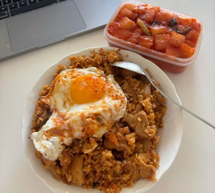 Ngủ dậy đói rã rời cũng ĐỪNG ăn 4 loại bữa sáng này, tuyến giáp "hỏng" cực nhanh - Ảnh 1.