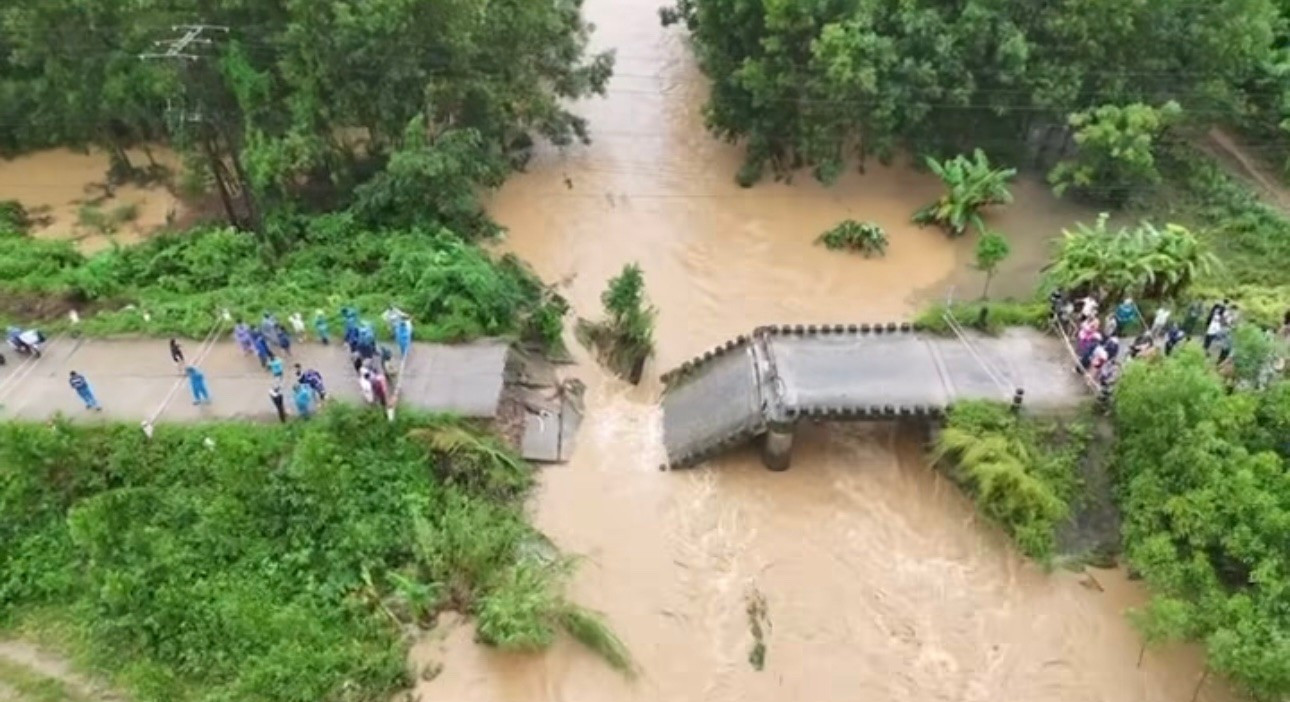 Sập cầu ở Quảng Ngãi