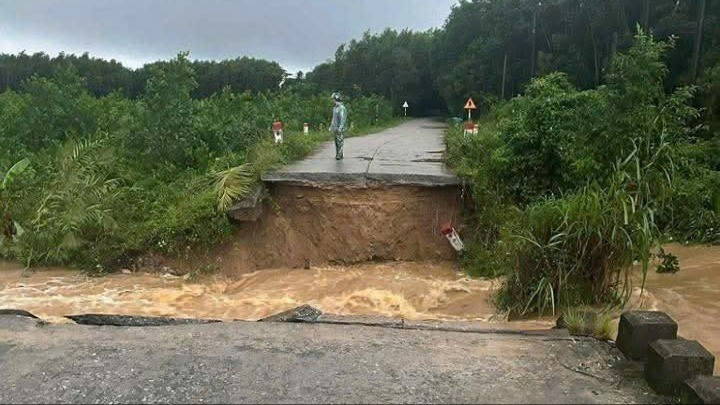 Sập cầu ở Quảng Ngãi