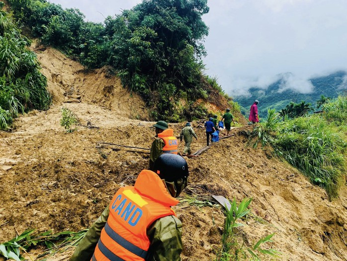 Đà Nẵng tiếp tục mưa lớn, nước sông dâng trở lại- Ảnh 1. Đà Nẵng tiếp tục mưa lớn, nước sông dâng trở lại- Ảnh 1.