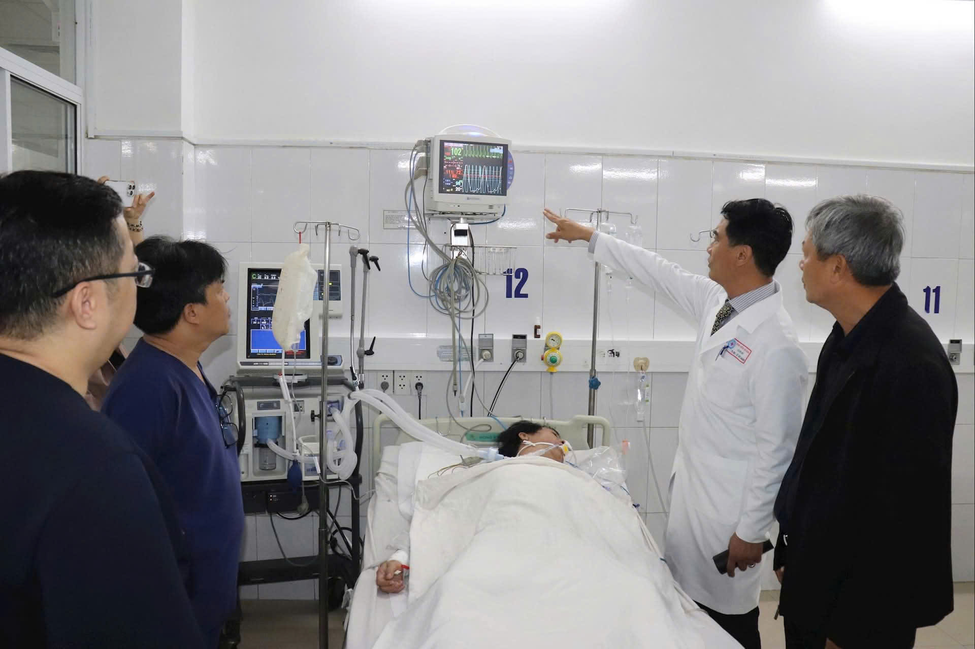 Tình hình sức khỏe của 4 nạn nhân vụ ngạt khí ở Đà Nẵng được cập nhật - Ảnh 1. Tình hình sức khỏe của 4 nạn nhân vụ ngạt khí ở Đà Nẵng được cập nhật - Ảnh 1.