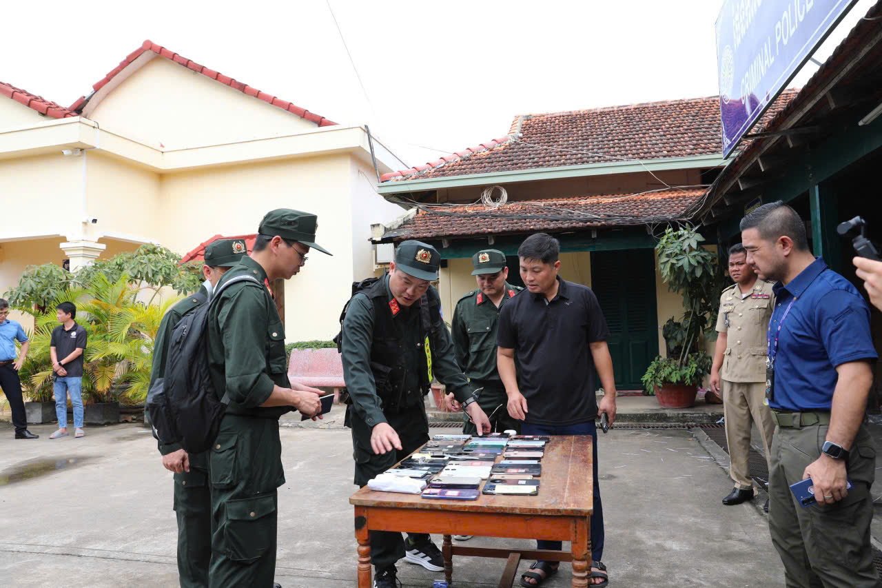 tổ chức lừa đảo tại Campuchia do “bà trùm” người Việt cầm đầu - Ảnh 4.