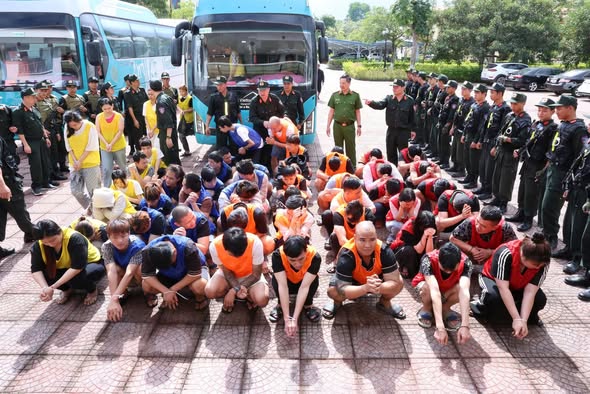 Chân dung người phụ nữ Việt điều hành tổ chức lừa đảo tại Campuchia chiếm đoạt tiền của 8.000 người - Ảnh 3.