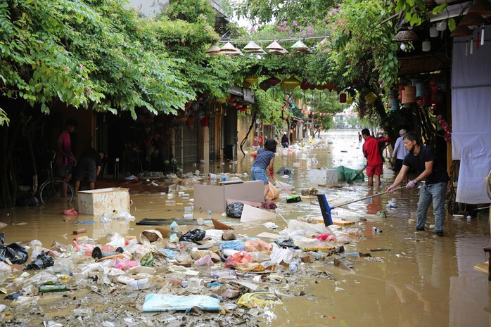 Mưa lũ miền Trung: Cảnh báo nguy cơ bùng phát bệnh ngoài da- Ảnh 1. Mưa lũ miền Trung: Cảnh báo nguy cơ bùng phát bệnh ngoài da- Ảnh 1.