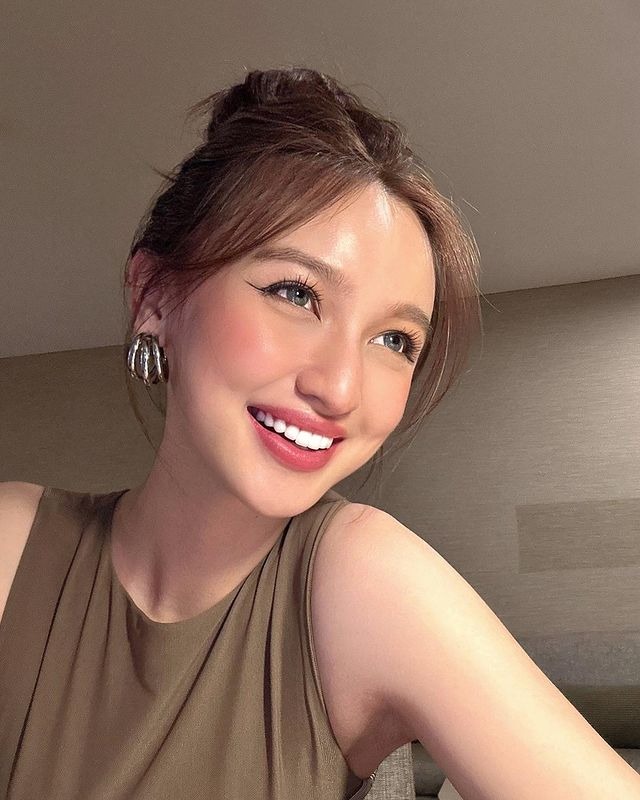 Cô gái miền Tây cưới thiếu gia Sài Thành, bước vào cửa hào môn: Ở biệt thự trăm tỷ, mẹ chồng chiều như trứng mỏng- Ảnh 2. Cô gái miền Tây cưới thiếu gia Sài Thành, bước vào cửa hào môn: Ở biệt thự trăm tỷ, mẹ chồng chiều như trứng mỏng- Ảnh 2.