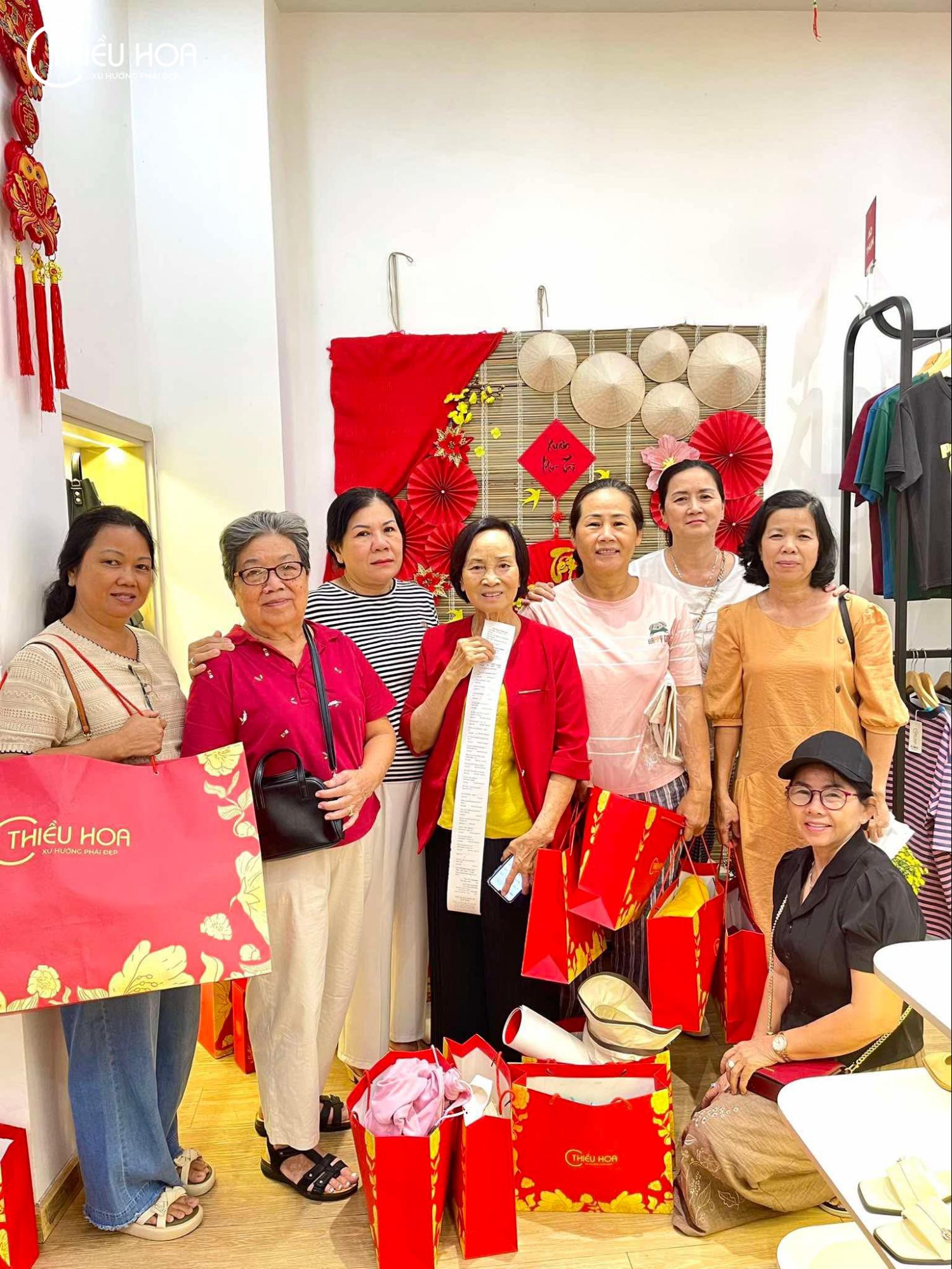 Thiều Hoa tiên phong thời trang trung niên nhờ thấu hiểu “insight phụ nữ 35+” - Ảnh 2. Thiều Hoa tiên phong thời trang trung niên nhờ thấu hiểu “insight phụ nữ 35+” - Ảnh 2.