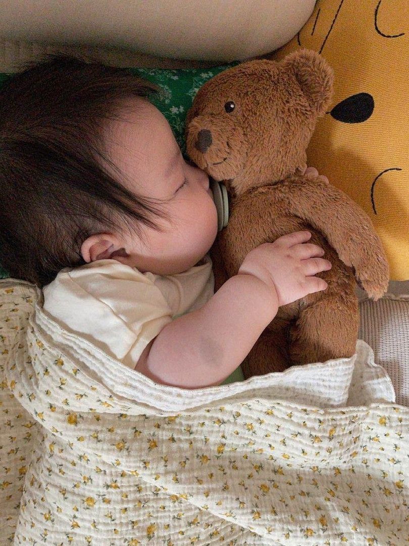 Đằng sau tướng ngủ "xấu" của bé là những điều bố mẹ nên biết - Ảnh 1. Đằng sau tướng ngủ "xấu" của bé là những điều bố mẹ nên biết - Ảnh 1.