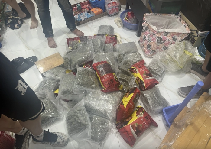 Hàng ngàn người tham gia buôn bán ma túy trong nhóm Cô tiên thơm , chuyên mùi - Ảnh 2. Hàng ngàn người tham gia buôn bán ma túy trong nhóm Cô tiên thơm , chuyên mùi - Ảnh 2.