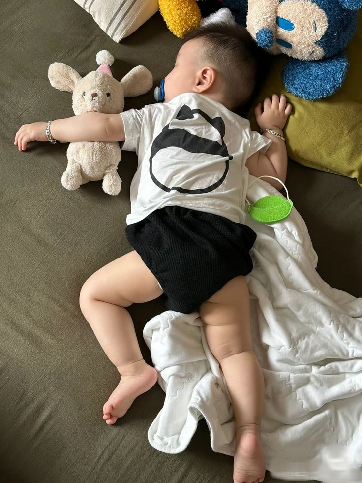 Đằng sau tướng ngủ "xấu" của bé là những điều bố mẹ nên biết - Ảnh 3. Đằng sau tướng ngủ "xấu" của bé là những điều bố mẹ nên biết - Ảnh 3.