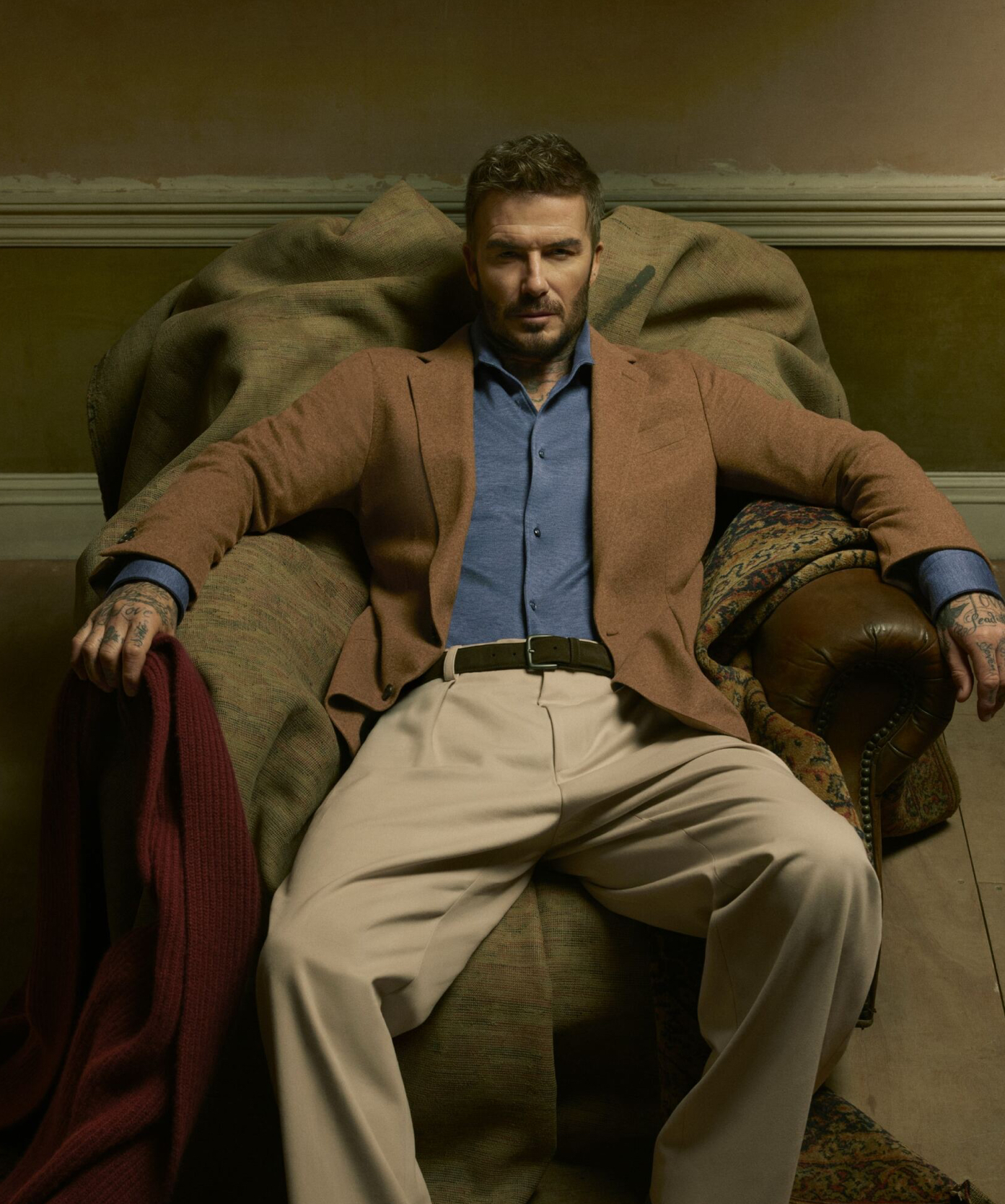 ‘Sốc visual’: Ông bố 4 con Beckham lịch lãm, tối giản, đậm tinh thần nam tính Anh Quốc trong trang phục của BOSS - Ảnh 4.