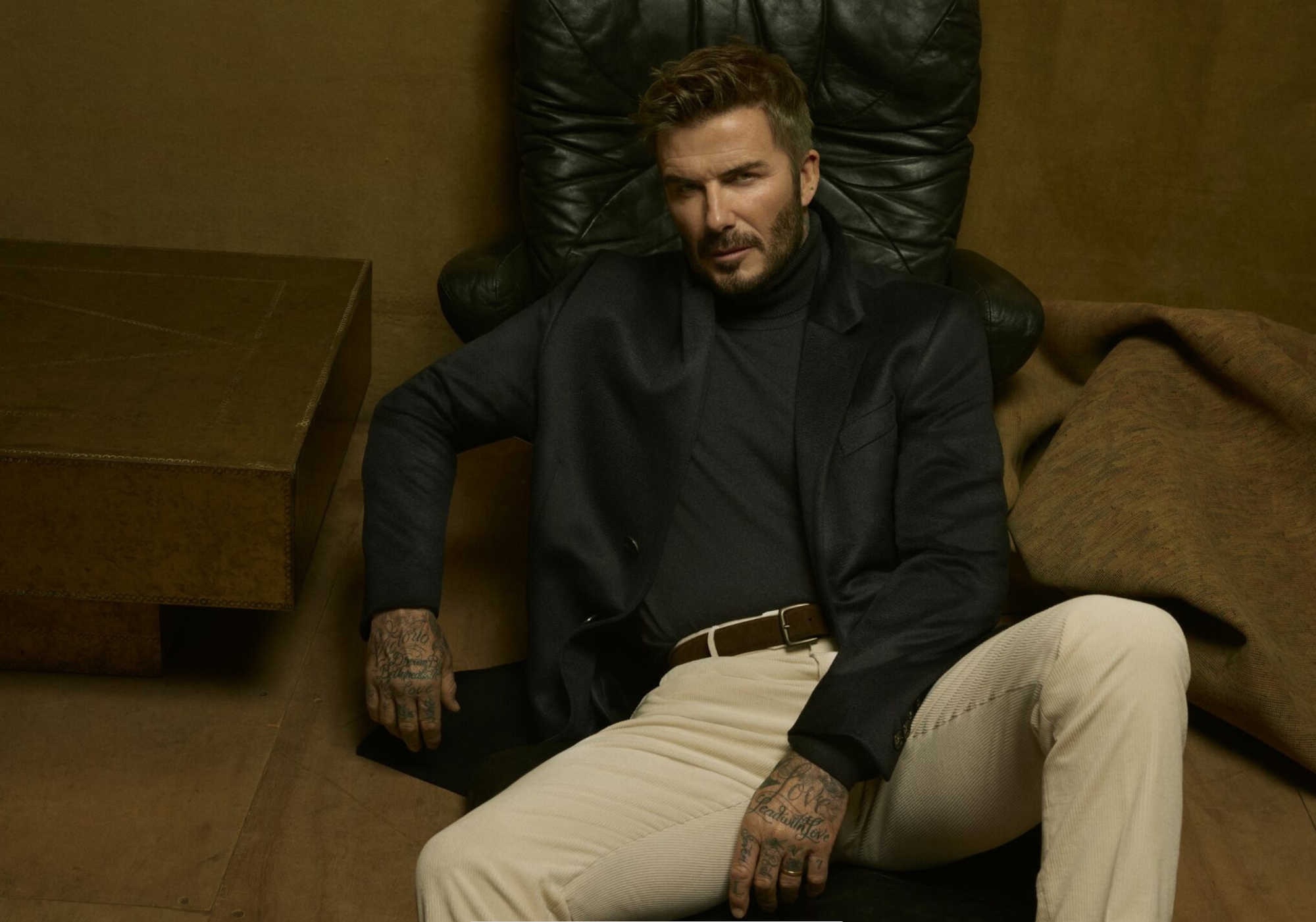 ‘Sốc visual’: Ông bố 4 con Beckham lịch lãm, tối giản, đậm tinh thần nam tính Anh Quốc trong trang phục của BOSS - Ảnh 10.