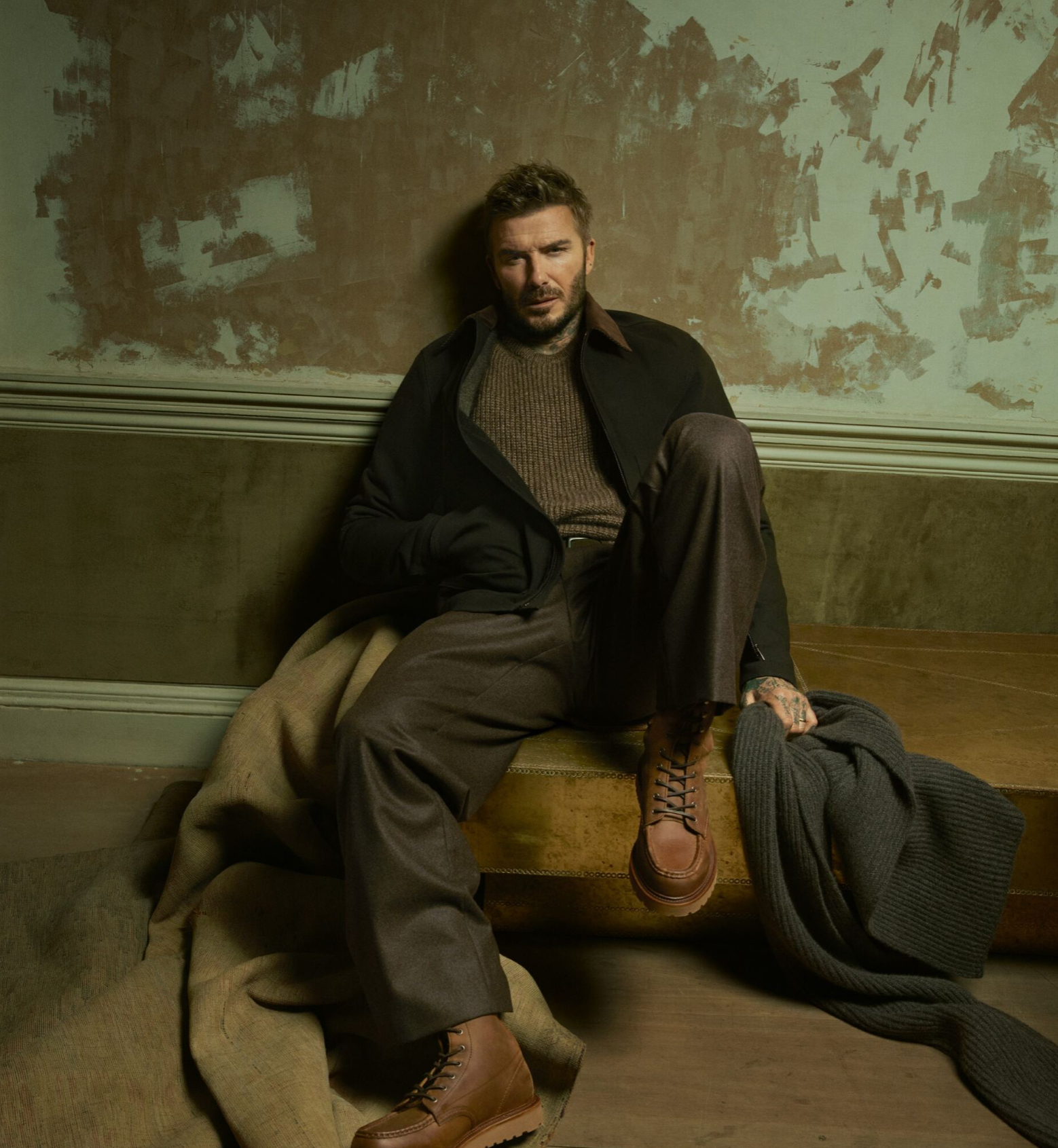 ‘Sốc visual’: Ông bố 4 con Beckham lịch lãm, tối giản, đậm tinh thần nam tính Anh Quốc trong trang phục của BOSS - Ảnh 3.