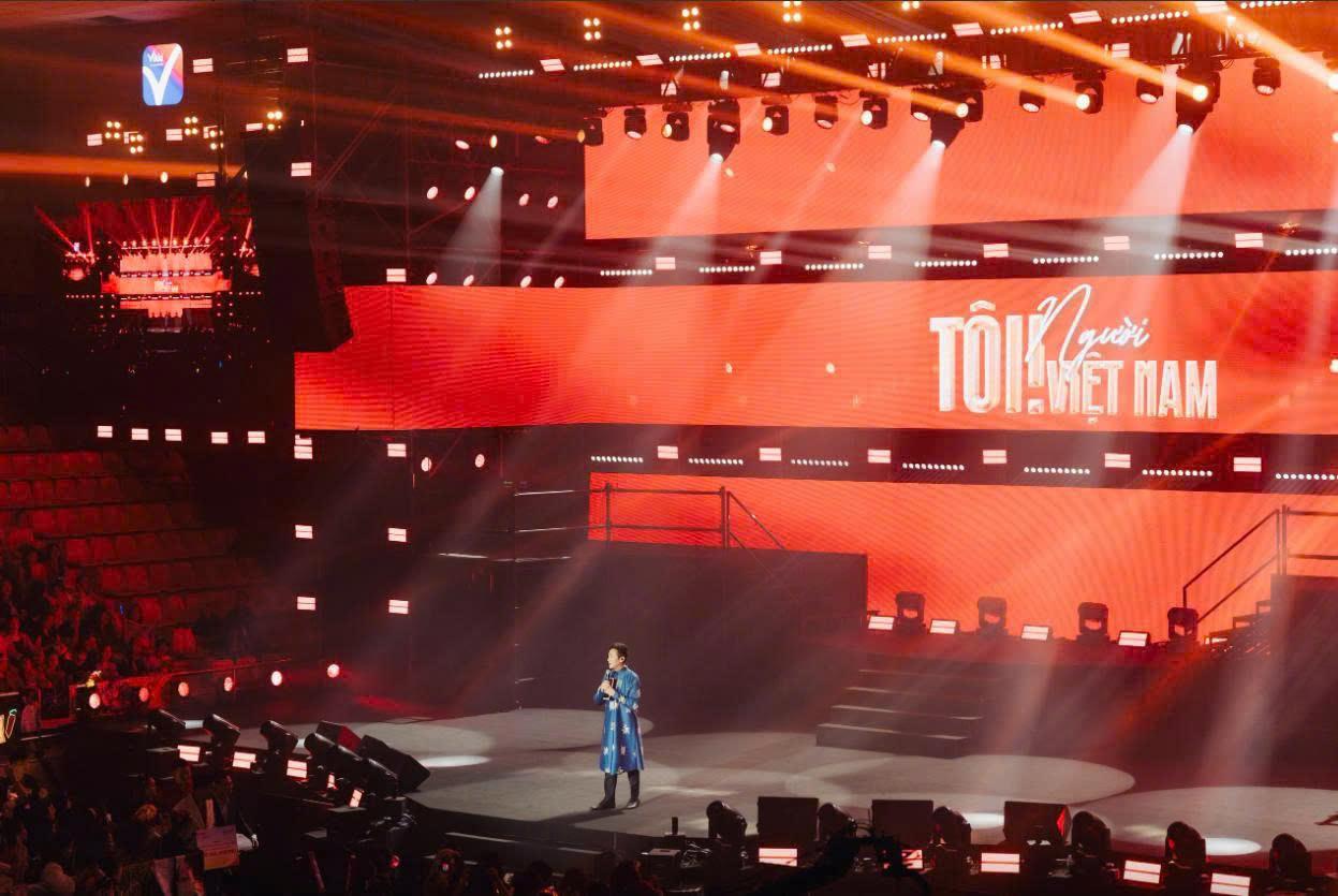 Vikki lan tỏa yêu thương : Đêm nhạc “Tôi! Người Việt Nam” & 5,3 tỷ đồng chuyển tới đồng bào bão lũ - Ảnh 1.
