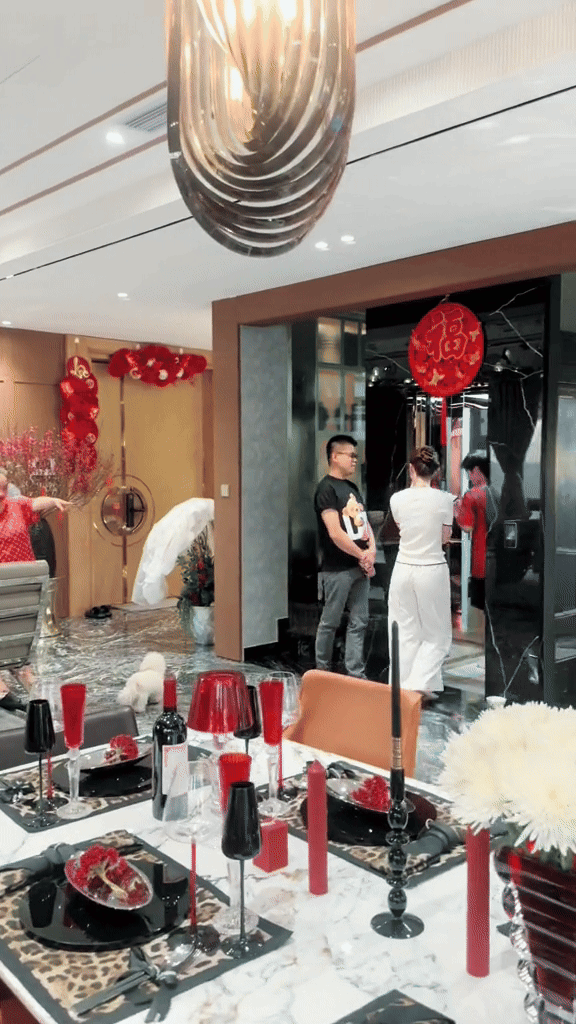 Cô gái miền Tây cưới thiếu gia Sài Thành, bước vào cửa hào môn: Ở biệt thự trăm tỷ, mẹ chồng chiều như trứng mỏng- Ảnh 8. Cô gái miền Tây cưới thiếu gia Sài Thành, bước vào cửa hào môn: Ở biệt thự trăm tỷ, mẹ chồng chiều như trứng mỏng- Ảnh 8.