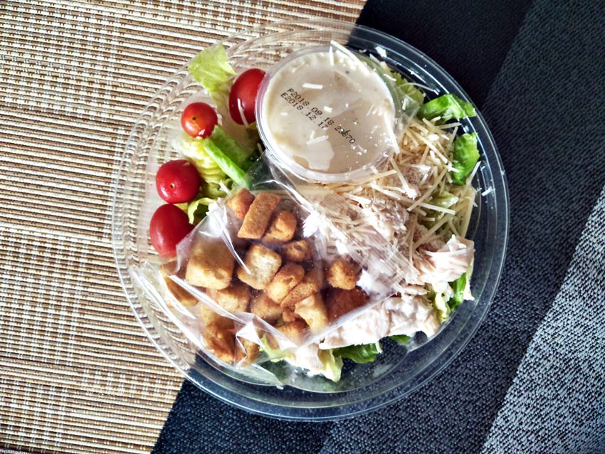 Người bán đồ ăn healthy chật vật: Xà lách tăng gấp đôi, rau thơm đắt hơn thịt khiến mỗi suất salad lỗ ngay khi còn chưa bán xong- Ảnh 2. Người bán đồ ăn healthy chật vật: Xà lách tăng gấp đôi, rau thơm đắt hơn thịt khiến mỗi suất salad lỗ ngay khi còn chưa bán xong- Ảnh 2.