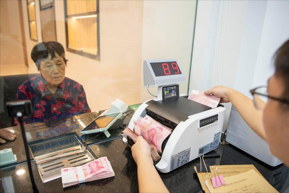 Tôi có gần 2 tỷ tiết kiệm, lương hưu 18 triệu/tháng nhưng vẫn sống cơ cực, chỉ vì đi sai 2 bước sau tuổi 70- Ảnh 3. Tôi có gần 2 tỷ tiết kiệm, lương hưu 18 triệu/tháng nhưng vẫn sống cơ cực, chỉ vì đi sai 2 bước sau tuổi 70- Ảnh 3.