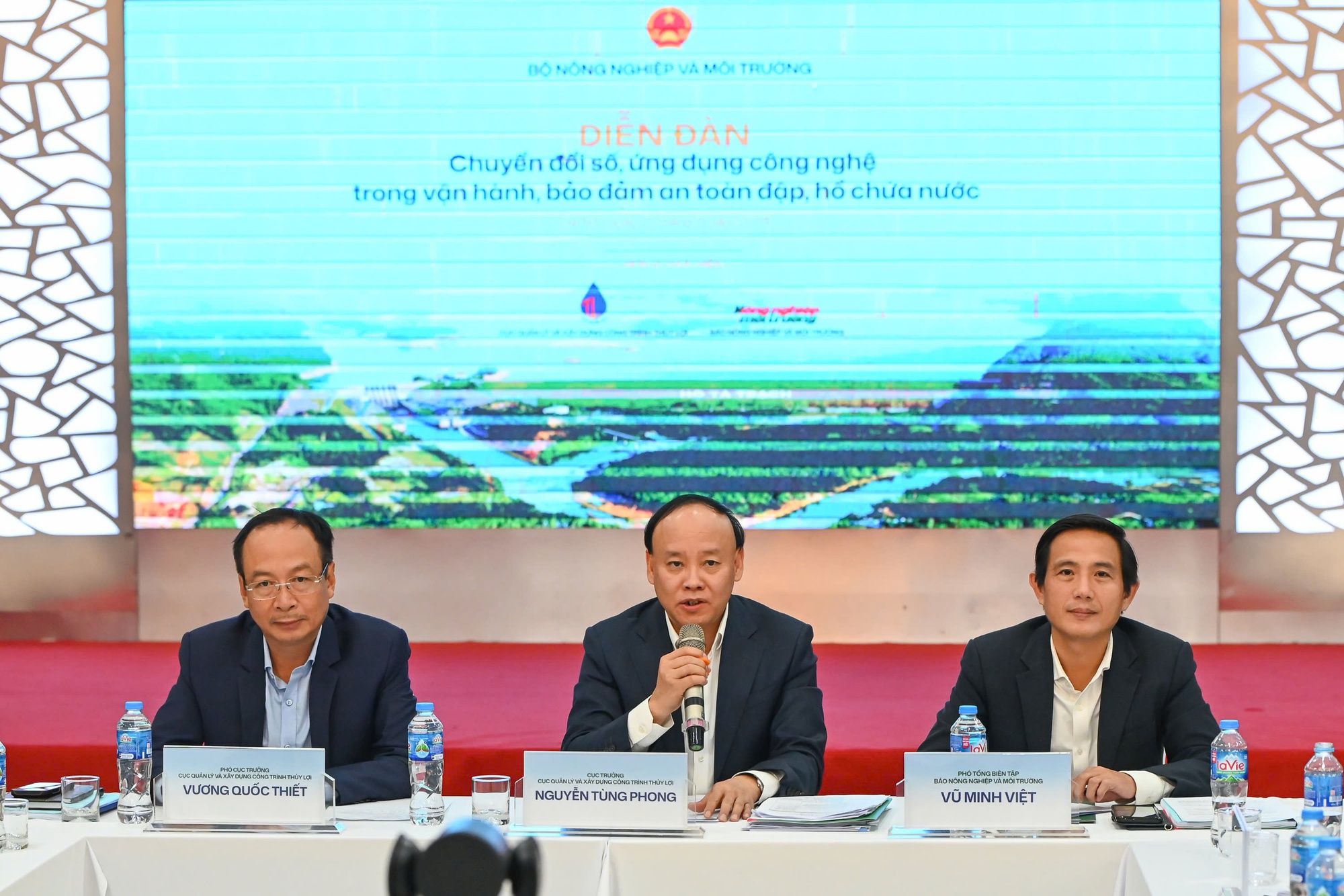 Mưa lũ bất thường và thách thức Quản lý hồ đập tại việt nam - Ảnh 1. Mưa lũ bất thường và thách thức Quản lý hồ đập tại việt nam - Ảnh 1.