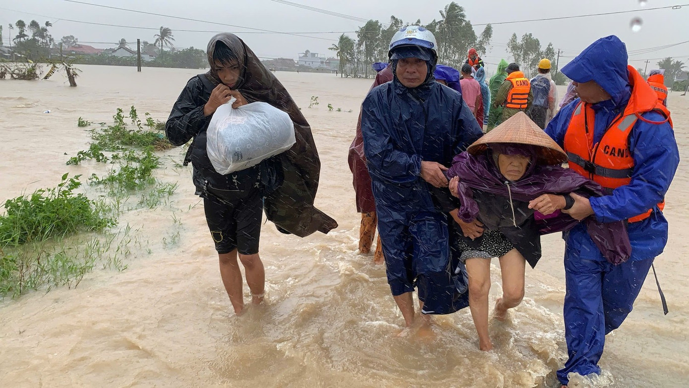 Thông tin mới về mưa lũ miền Trung- Ảnh 1.