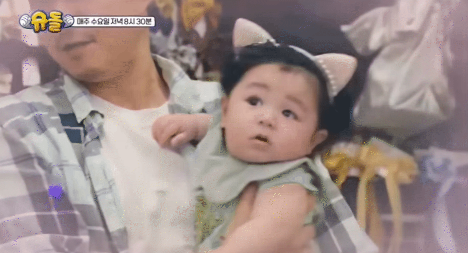 Thiên thần nhí giàu nhất showbiz hiện tại: 10 tháng tuổi đã kiếm được 9 tỷ trong 3 tháng!- Ảnh 6. Thiên thần nhí giàu nhất showbiz hiện tại: 10 tháng tuổi đã kiếm được 9 tỷ trong 3 tháng!- Ảnh 6.