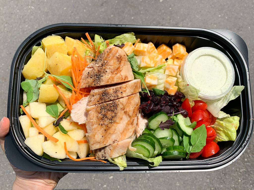 Người bán đồ ăn healthy chật vật: Xà lách tăng gấp đôi, rau thơm đắt hơn thịt khiến mỗi suất salad lỗ ngay khi còn chưa bán xong- Ảnh 1. Người bán đồ ăn healthy chật vật: Xà lách tăng gấp đôi, rau thơm đắt hơn thịt khiến mỗi suất salad lỗ ngay khi còn chưa bán xong- Ảnh 1.