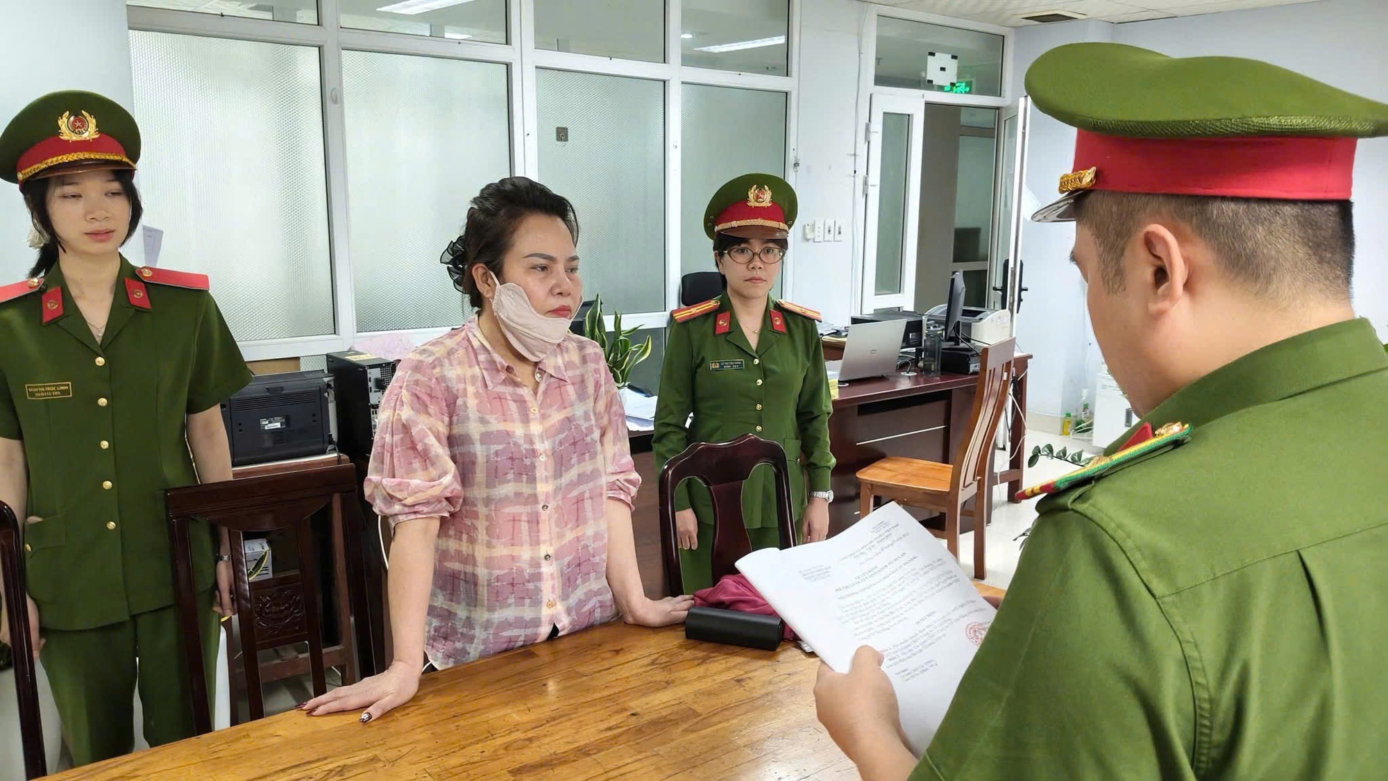 Võ Thị Xê bị bắt vì lừa đảo chiếm đoạt tài sản tại Đà Nẵng - Ảnh 1.