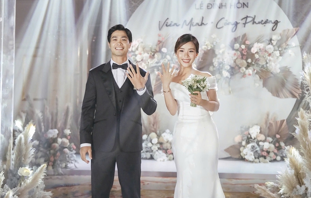 Cuộc sống hôn nhân của Công Phượng và vợ tiểu thư nhà Cuộc sống hôn nhân của Công Phượng và vợ tiểu thư nhà