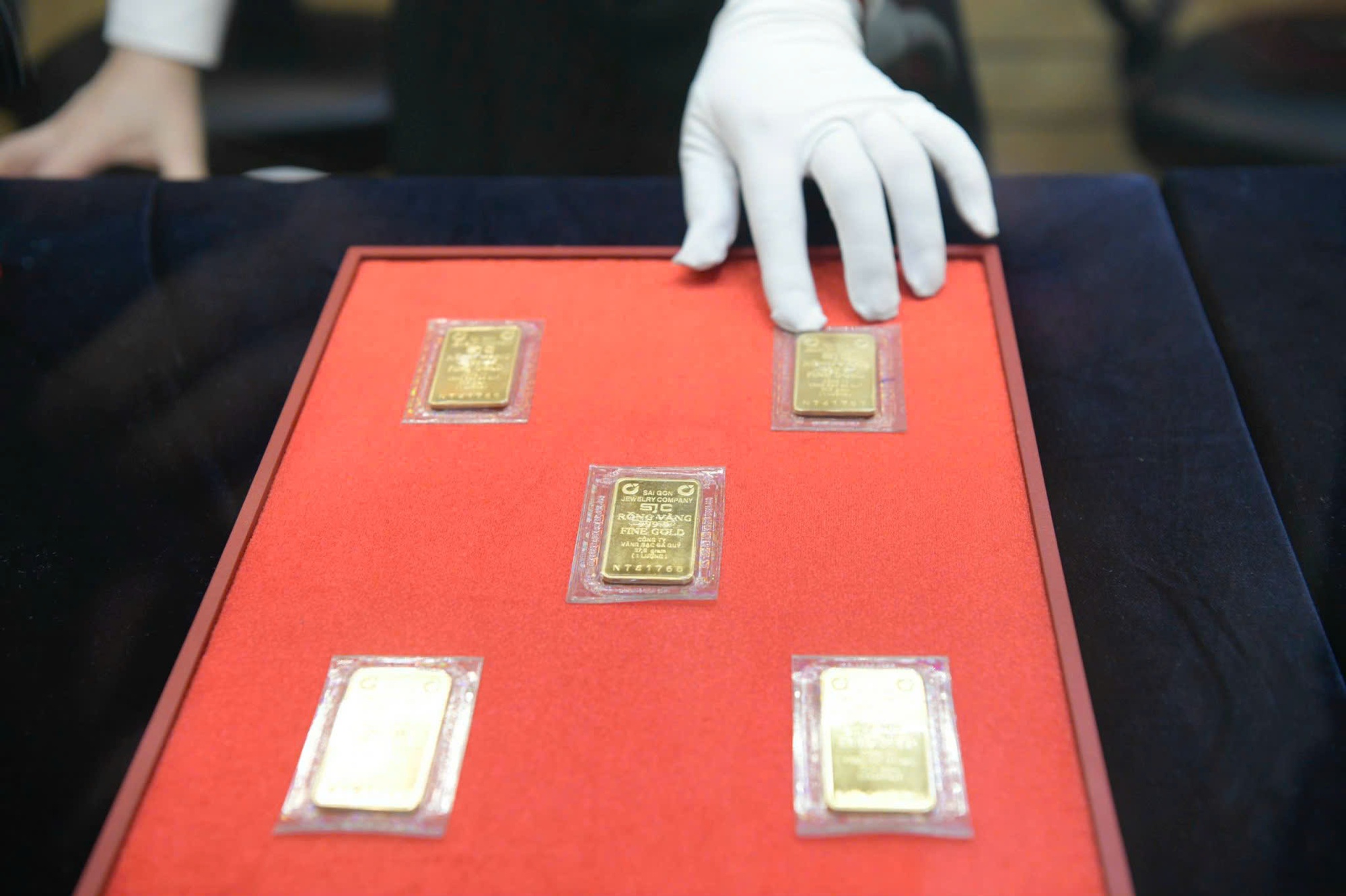 Áp thuế 0 , 1 % khi chuyển nhượng vàng miếng có phải là biện pháp hợp lý? - Ảnh 2. Áp thuế 0 , 1 % khi chuyển nhượng vàng miếng có phải là biện pháp hợp lý? - Ảnh 2.