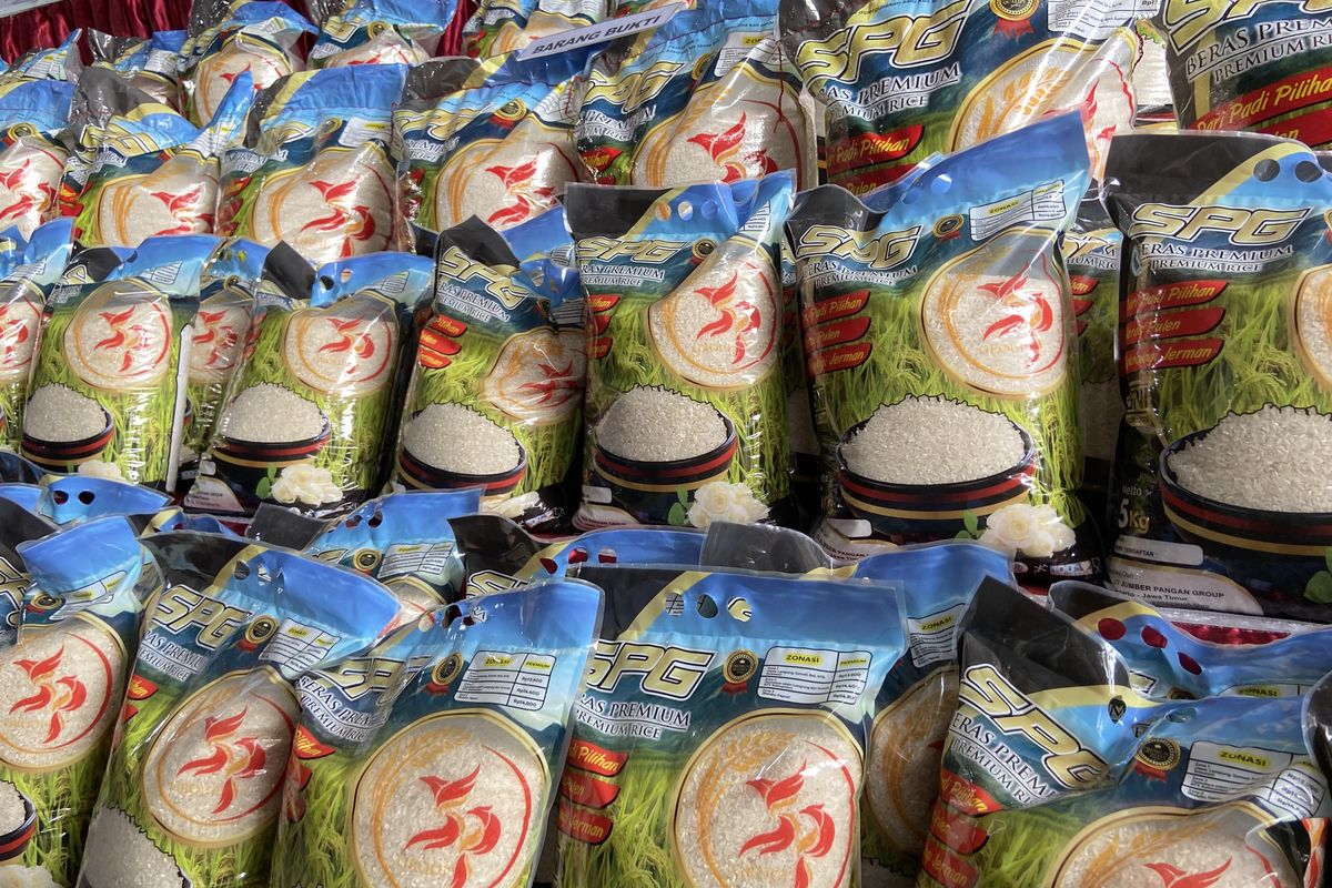 Đột kích xưởng sản xuất 14 tấn gạo giả mỗi ngày suốt 2 năm: Hãi hùng chiêu 1kg gạo tốt pha 10kg gạo nhái, tổng thiệt hại tới 155.000 tỷ- Ảnh 1.