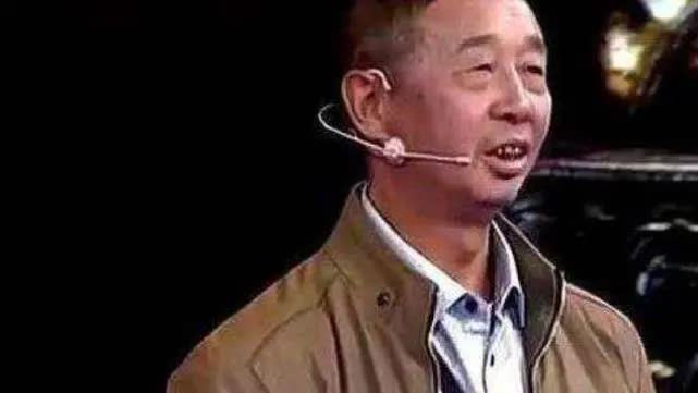 Mang "quả ngô" đi thẩm định cổ vật bị chuyên gia phán là đồ giả, cụ ông cười khẩy nói: "Có biết tôi là ai không?"- Ảnh 2. Mang "quả ngô" đi thẩm định cổ vật bị chuyên gia phán là đồ giả, cụ ông cười khẩy nói: "Có biết tôi là ai không?"- Ảnh 2.