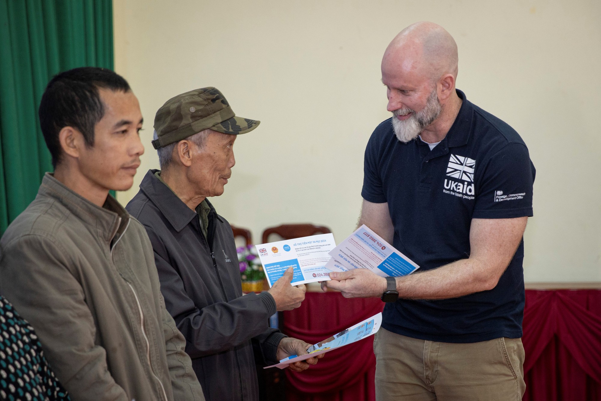 Anh tăng viện trợ 800 . 000 Bảng cho Việt Nam khắc phục hậu quả bão lũ - Ảnh 1. Anh tăng viện trợ 800 . 000 Bảng cho Việt Nam khắc phục hậu quả bão lũ - Ảnh 1.