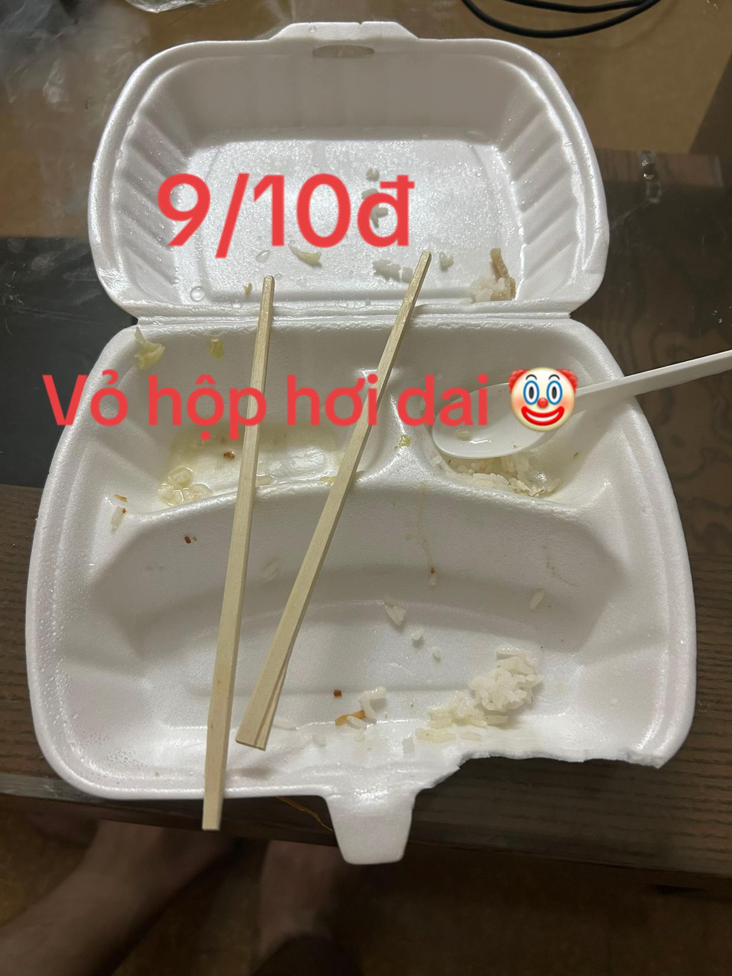 Hình ảnh những chiếc vỏ hộp đựng cơm cứu trợ gây xúc động- Ảnh 4. Hình ảnh những chiếc vỏ hộp đựng cơm cứu trợ gây xúc động- Ảnh 4.