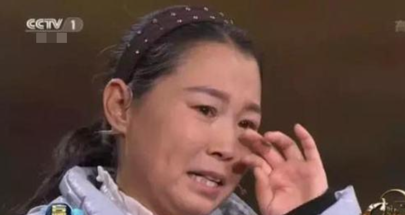 Mang "cành cây" đi thẩm định, nông phụ khẳng định do người ăn xin tặng: Chuyên gia quát lớn 'Cô nói dối!' - Ảnh 4. Mang "cành cây" đi thẩm định, nông phụ khẳng định do người ăn xin tặng: Chuyên gia quát lớn 'Cô nói dối!' - Ảnh 4.