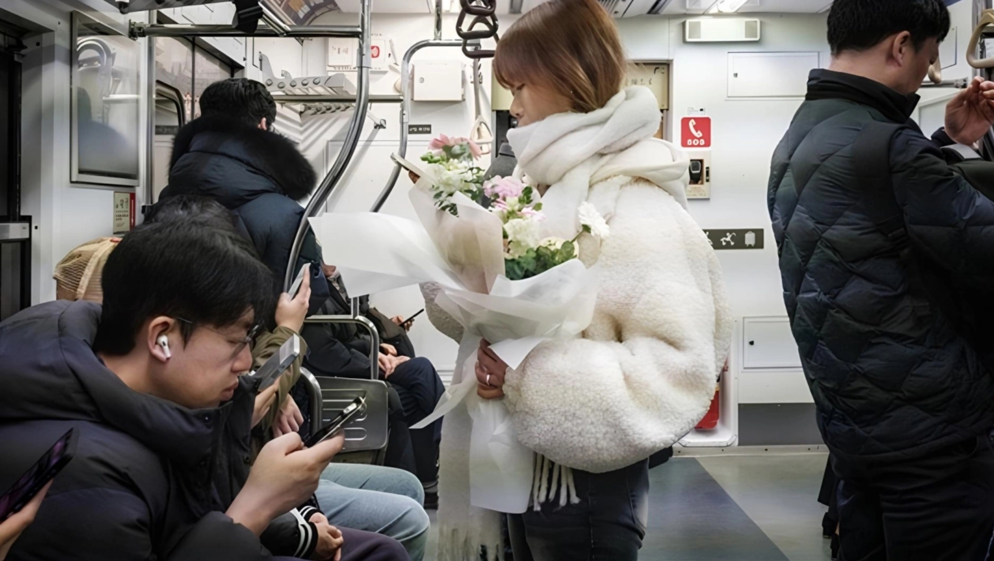 “Cơn đau đầu” mới của Hàn Quốc: Đi làm xa nhất thế giới khiến nhân viên “tắt cảm xúc”, doanh nghiệp mất năng suất- Ảnh 1. “Cơn đau đầu” mới của Hàn Quốc: Đi làm xa nhất thế giới khiến nhân viên “tắt cảm xúc”, doanh nghiệp mất năng suất- Ảnh 1.