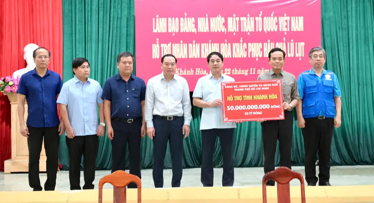 TP Hồ Chí Minh sẽ đồng hành cùng Khánh Hòa suốt quá trình khắc phục hậu quả mưa lũ- Ảnh 4. TP Hồ Chí Minh sẽ đồng hành cùng Khánh Hòa suốt quá trình khắc phục hậu quả mưa lũ- Ảnh 4.