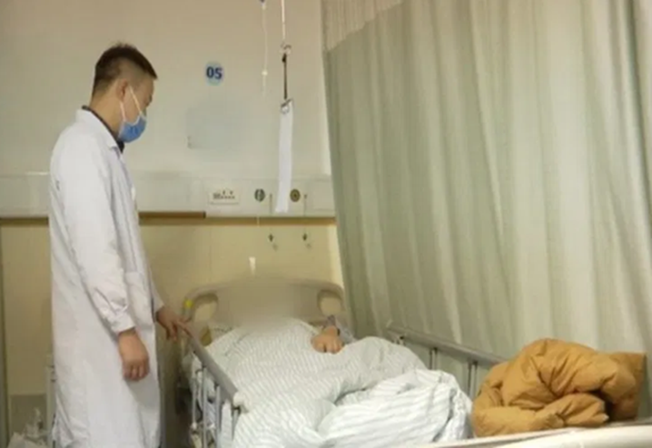 Chàng trai 20 tuổi bị thủng hơn 10 lỗ ở phổi sau khi nặn mụn!- Ảnh 1. Chàng trai 20 tuổi bị thủng hơn 10 lỗ ở phổi sau khi nặn mụn!- Ảnh 1.