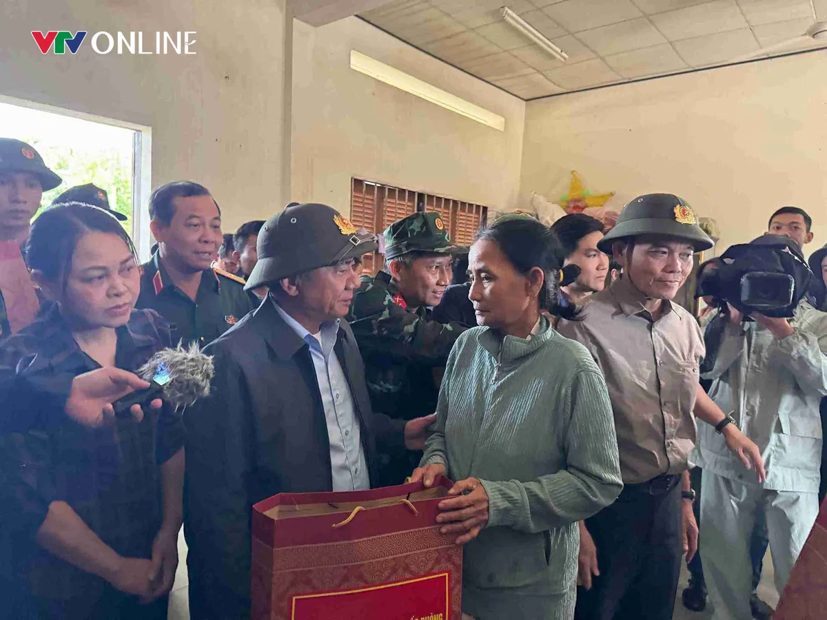 85 người chết, mất tích do mưa lũ lịch sử ở miền Trung- Ảnh 2. 85 người chết, mất tích do mưa lũ lịch sử ở miền Trung- Ảnh 2.