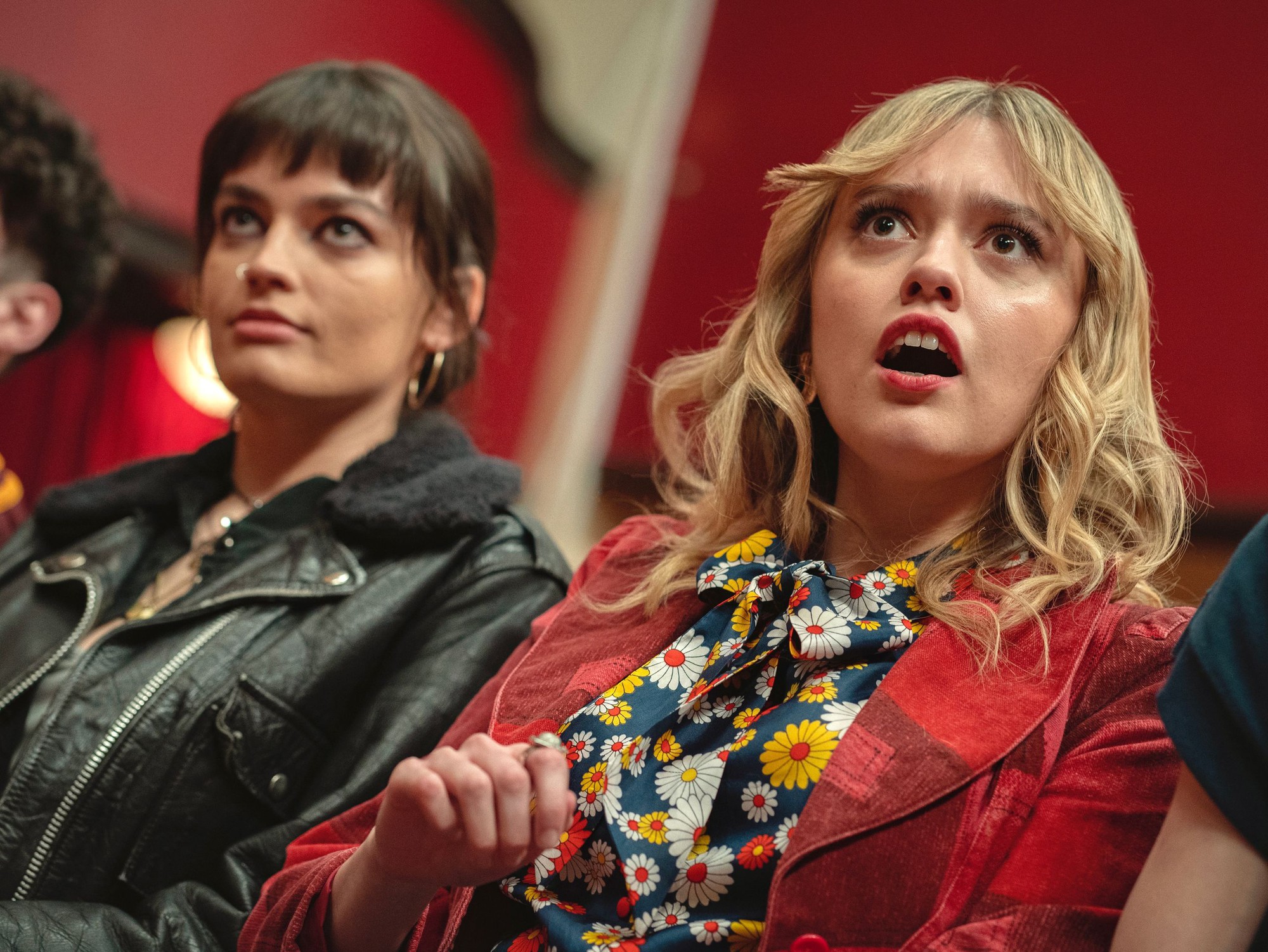 Xem phim Sex Education, tôi thấy mình may mắn hơn 80% phụ huynh vì đã không rơi vào sai lầm giống họ- Ảnh 1. Xem phim Sex Education, tôi thấy mình may mắn hơn 80% phụ huynh vì đã không rơi vào sai lầm giống họ- Ảnh 1.