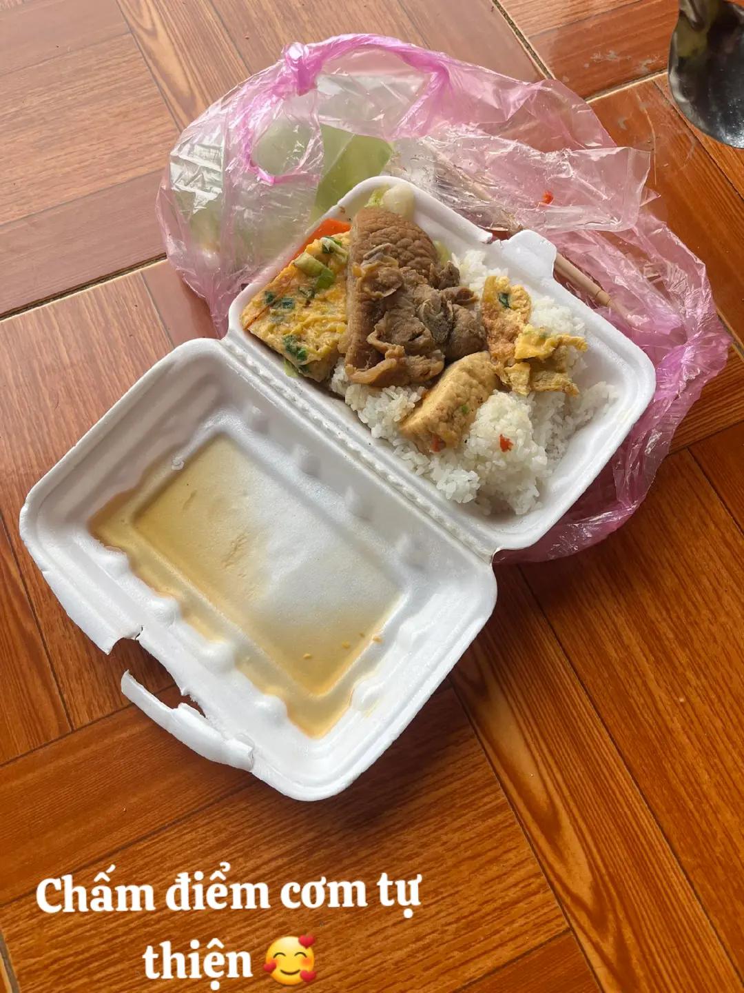 Hình ảnh những chiếc vỏ hộp đựng cơm cứu trợ gây xúc động- Ảnh 7. Hình ảnh những chiếc vỏ hộp đựng cơm cứu trợ gây xúc động- Ảnh 7.