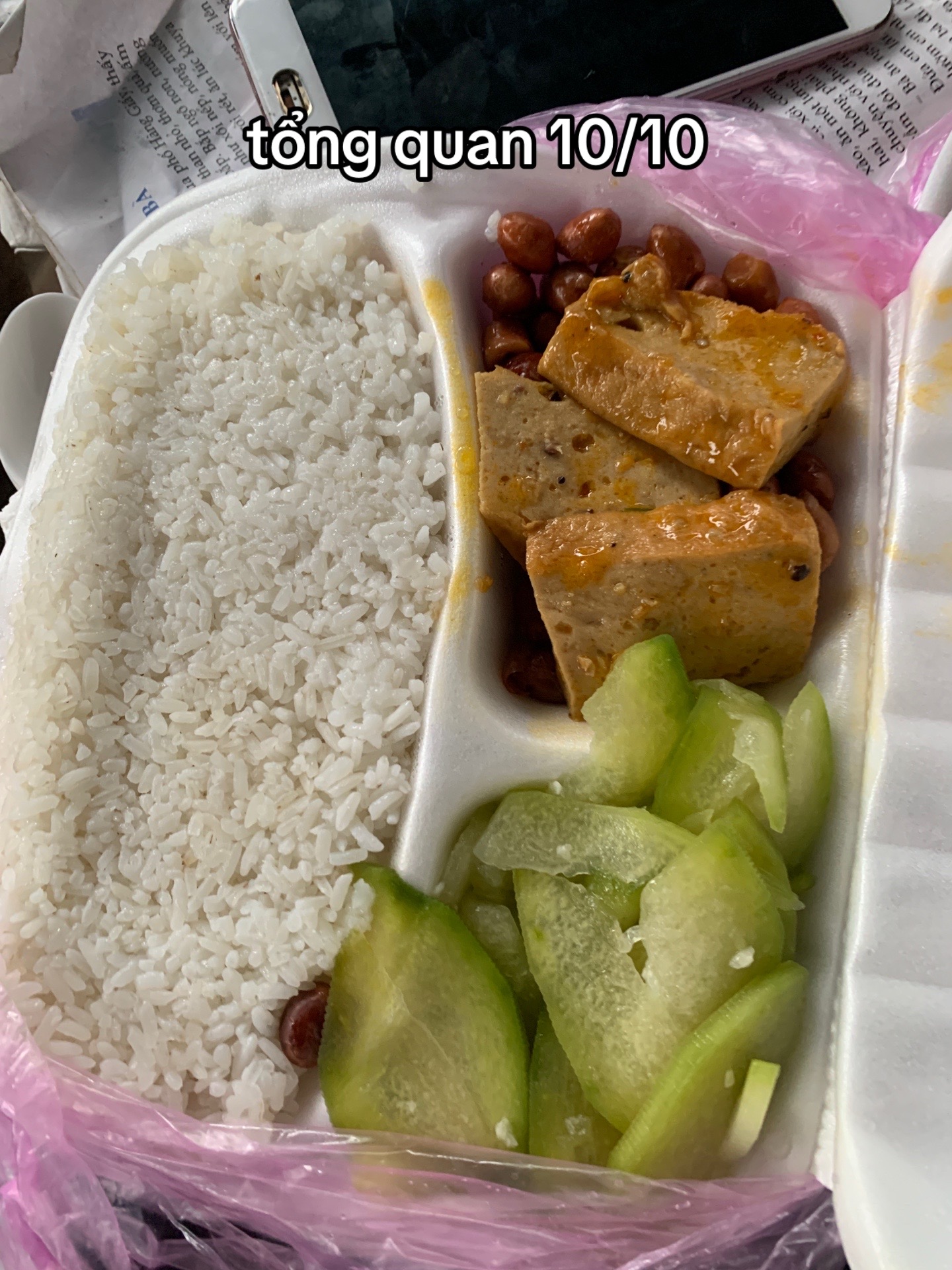 Hình ảnh những chiếc vỏ hộp đựng cơm cứu trợ gây xúc động- Ảnh 5. Hình ảnh những chiếc vỏ hộp đựng cơm cứu trợ gây xúc động- Ảnh 5.