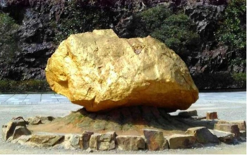 Công nhân báo phát hiện khối vàng 45 tấn trị giá hơn 44.000 tỷ, chính quyền phong tỏa khẩn cấp công viên- Ảnh 4. Công nhân báo phát hiện khối vàng 45 tấn trị giá hơn 44.000 tỷ, chính quyền phong tỏa khẩn cấp công viên- Ảnh 4.