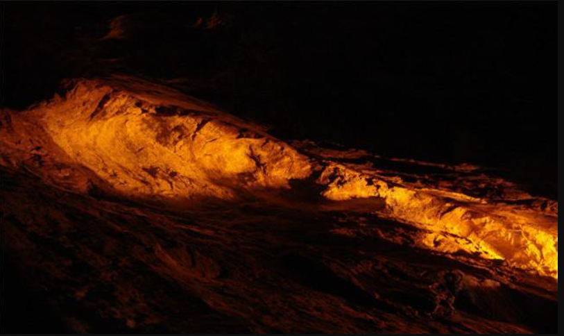 Công nhân báo phát hiện khối vàng 45 tấn trị giá hơn 44.000 tỷ, chính quyền phong tỏa khẩn cấp công viên- Ảnh 1. Công nhân báo phát hiện khối vàng 45 tấn trị giá hơn 44.000 tỷ, chính quyền phong tỏa khẩn cấp công viên- Ảnh 1.