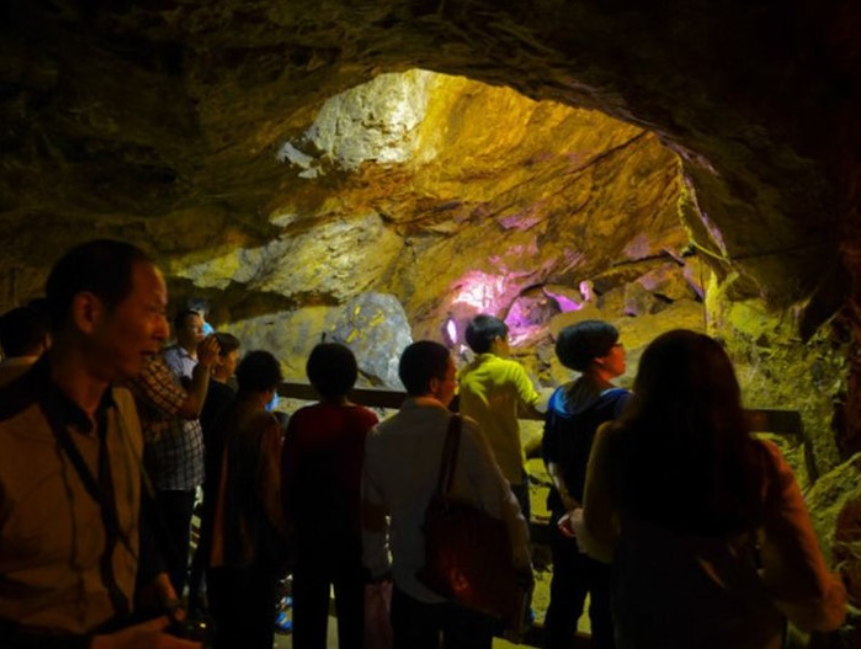 Công nhân báo phát hiện khối vàng 45 tấn trị giá hơn 44.000 tỷ, chính quyền phong tỏa khẩn cấp công viên- Ảnh 5. Công nhân báo phát hiện khối vàng 45 tấn trị giá hơn 44.000 tỷ, chính quyền phong tỏa khẩn cấp công viên- Ảnh 5.