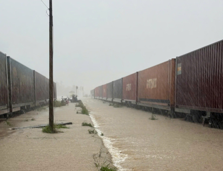 Đường sắt huỷ 41 đoàn tàu khách do ảnh hưởng lũ lụt tại Nam Trung Bộ- Ảnh 5.