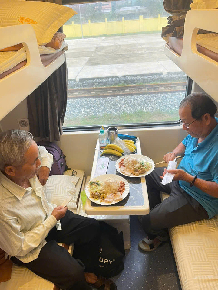 Đường sắt huỷ 41 đoàn tàu khách do ảnh hưởng lũ lụt tại Nam Trung Bộ- Ảnh 3.